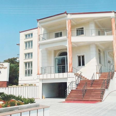 Hotel Melastron Elassona エクステリア 写真